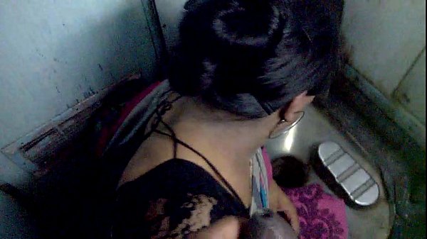 Thirunangai Chennai Trainil Sunniyai Umbi Vidugiral